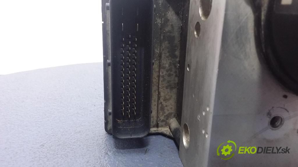 Audi A2 2001 čerpadlo ABS x 8Z0907379B