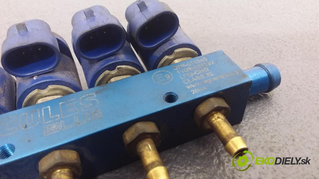 Volkswagen Passat 1999 lišta Zásobování 67R-011049