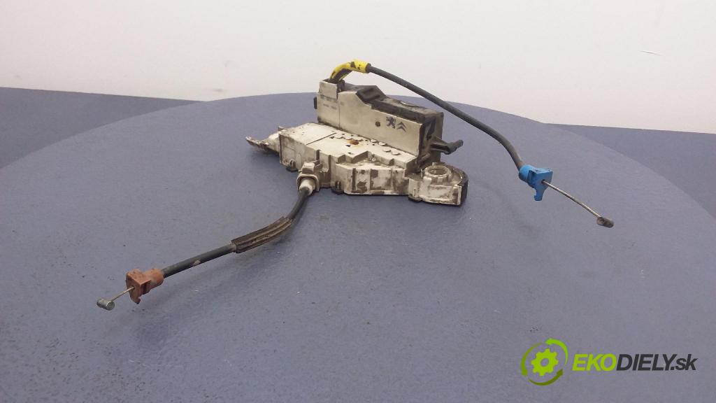 Fiat Scudo 2008 zámok dvere zad v pravo: 9681336180