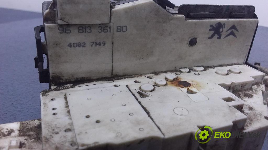 Fiat Scudo 2008 zámok dvere zad v pravo: 9681336180