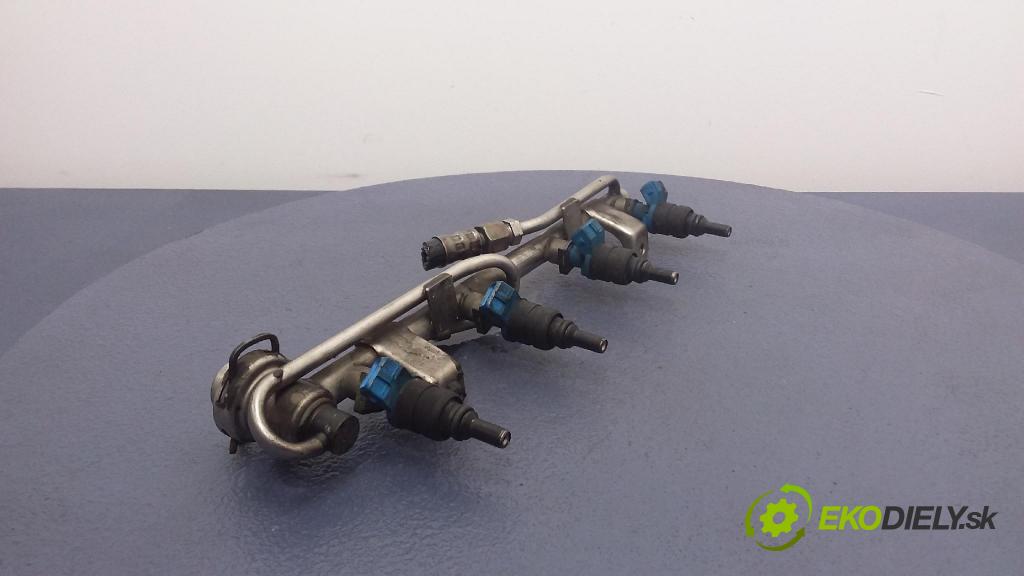 Volkswagen Passat 1999 lišta Zásobování 058133551F