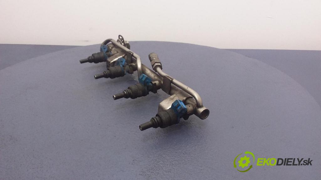 Volkswagen Passat 1999 lišta Zásobování 058133551F