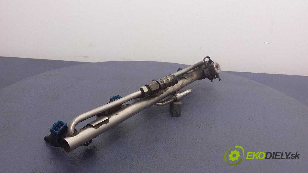 Volkswagen Passat 1999 lišta Zásobování 058133551F