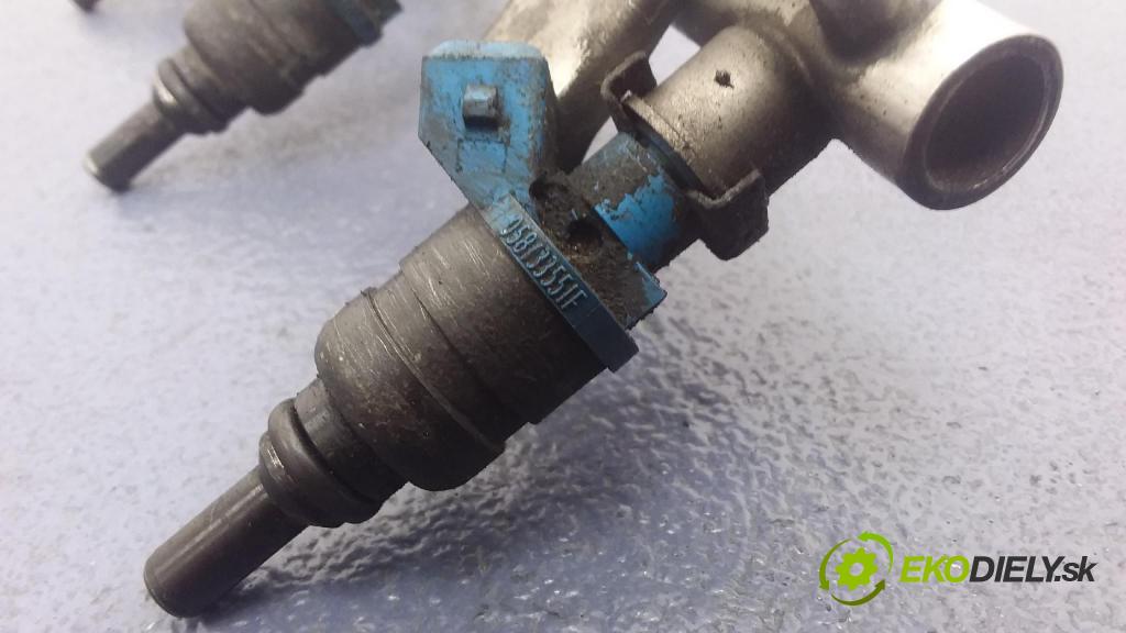 Volkswagen Passat 1999 lišta Zásobování 058133551F