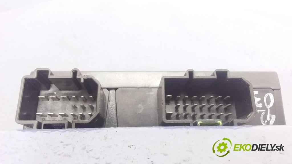 Volkswagen Passat 1999 řídící jednotka Komfortu 1J0959799AH