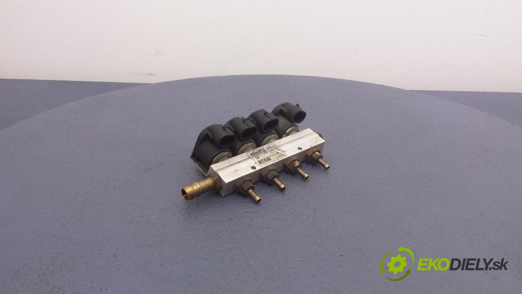 Volkswagen Passat 1999 lišta Zásobování 67R-010973