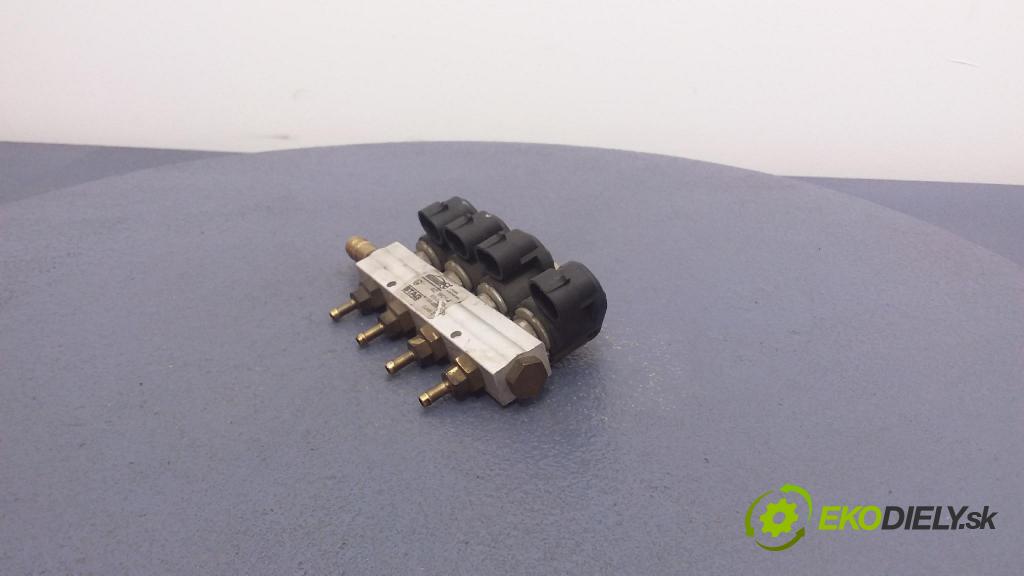 Volkswagen Passat 1999 lišta Zásobování 67R-010973