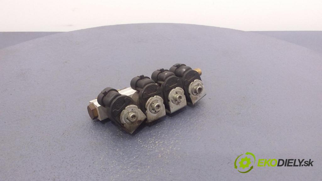 Volkswagen Passat 1999 lišta Zásobování 67R-010973