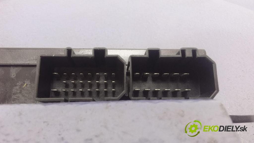 Volkswagen Passat 1999 řídící jednotka Komfortu 1J0959799R