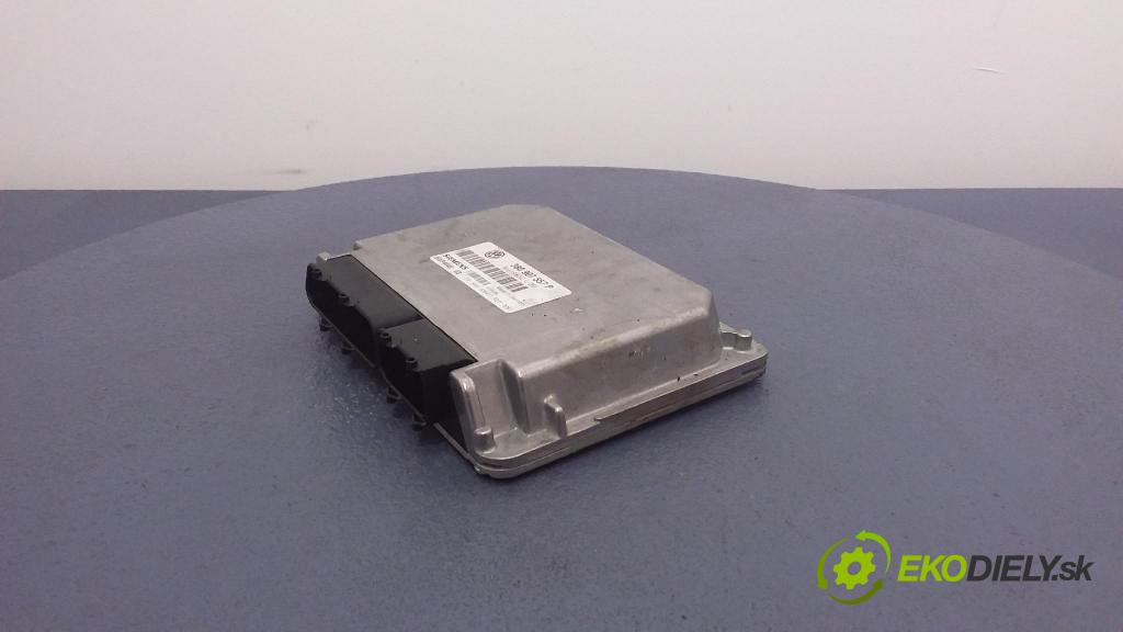 Volkswagen Passat 1999 řídící jednotka Motor: 3B0907557P