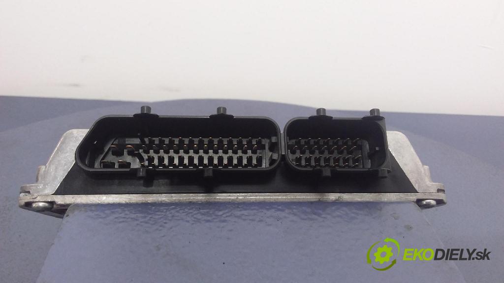 Volkswagen Passat 1999 řídící jednotka Motor: 3B0907557P