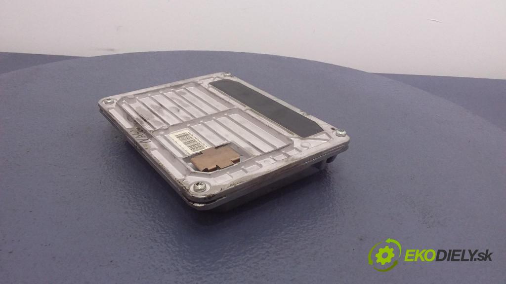 Volkswagen Passat 1999 řídící jednotka Motor: 3B0907557P