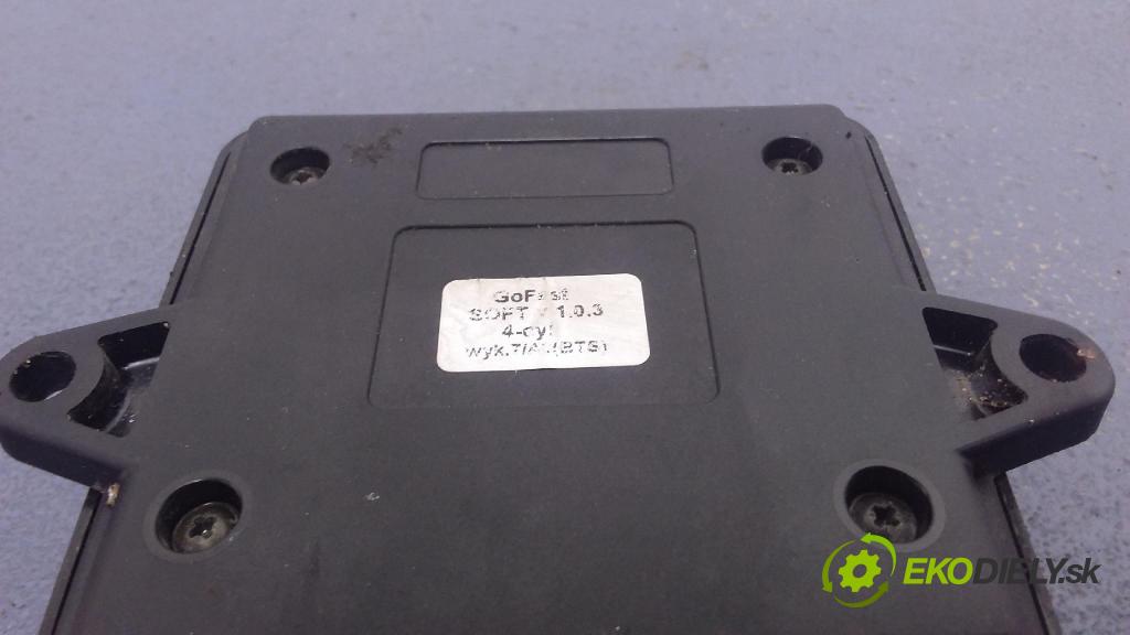 Volkswagen Passat 1999 řídící jednotka 67R-017009