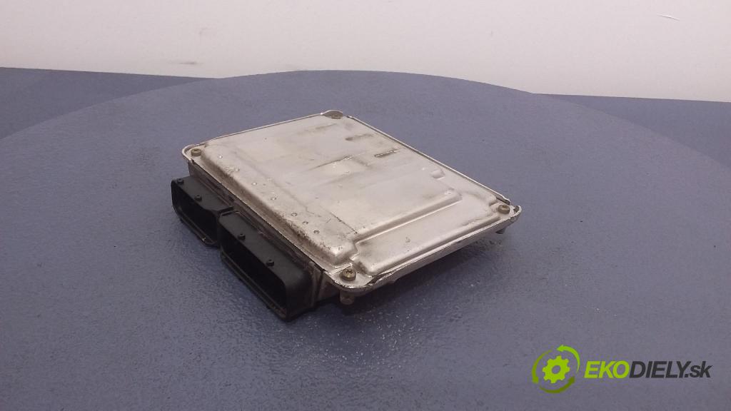 Volkswagen Golf 2000 řídící jednotka Motor: 038906012M