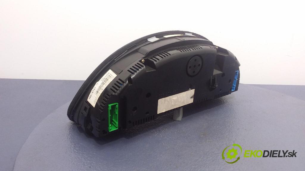 Audi A4 2004 Přístrojová deska 8E0920931