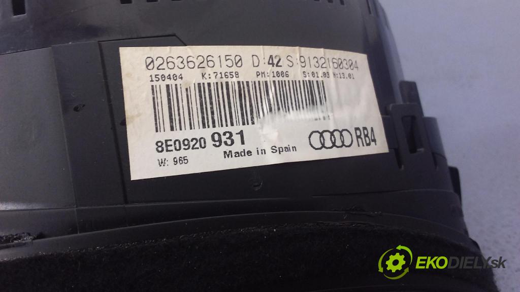 Audi A4 2004 Přístrojová deska 8E0920931