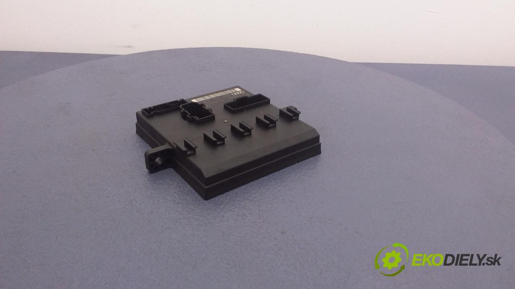 Audi A4 2004 řídící jednotka Světel: 8E0907279F