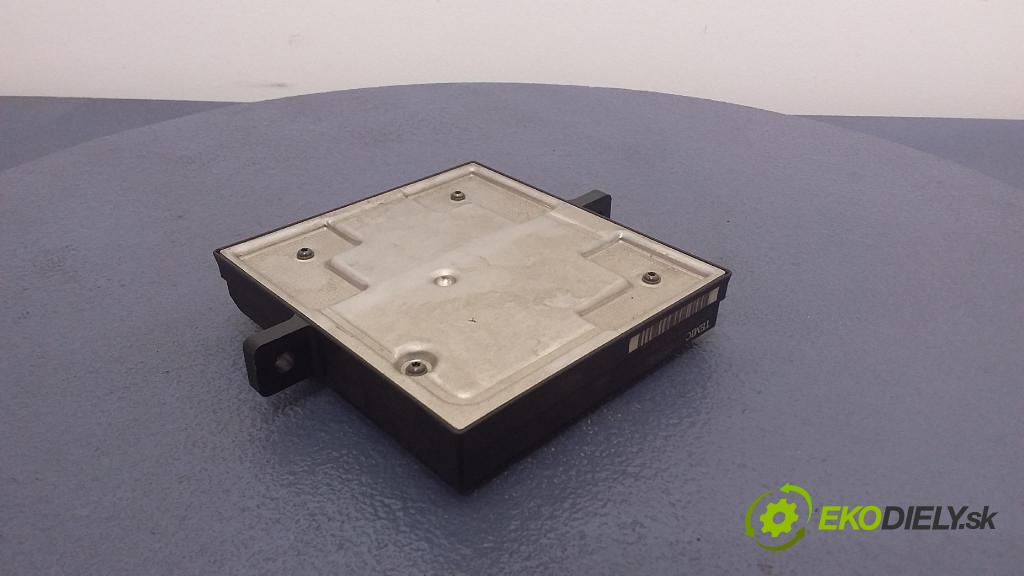 Audi A4 2004 řídící jednotka Světel: 8E0907279F