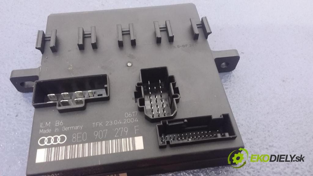 Audi A4 2004 řídící jednotka Světel: 8E0907279F