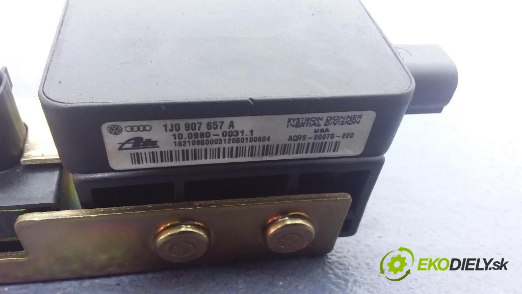 Volkswagen Golf 2000 snímač ESP. 1J0907657A