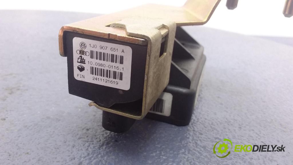 Volkswagen Golf 2001 snímač ESP. 1J0907657B