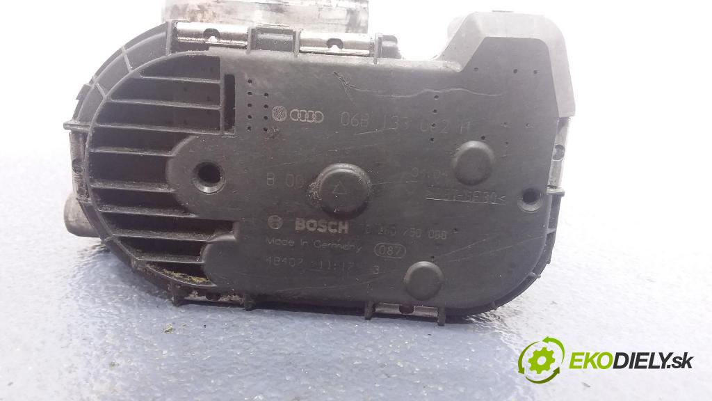 Audi A4 2004 klapka 06B133062H