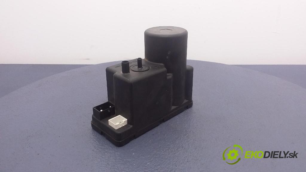 Audi A4 1995 pompa Centrálny: Zámok: 4A0862257A