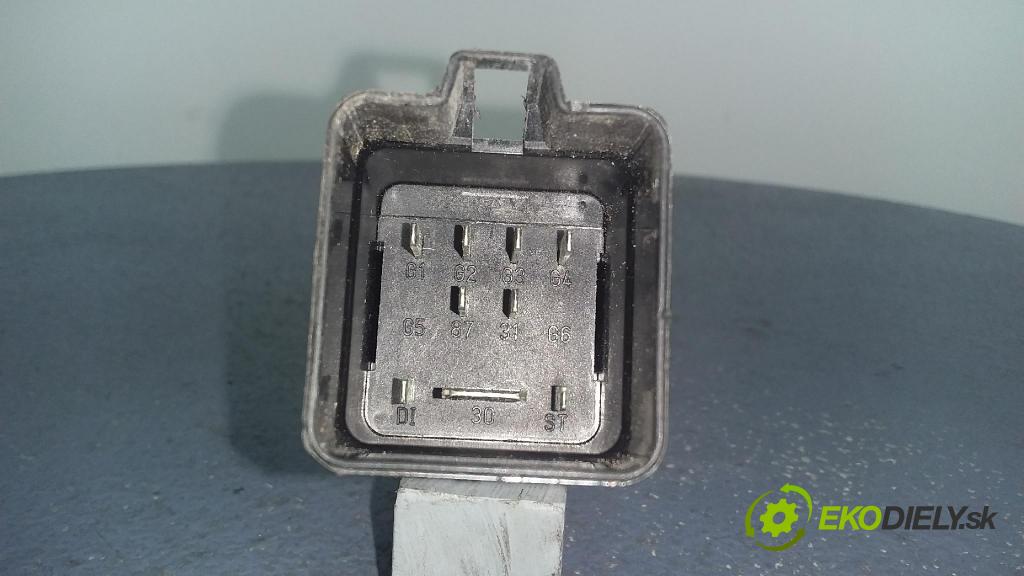 Skoda Fabia 2010 Relé: 038907281D