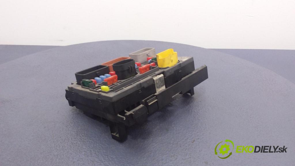 Peugeot Partner 2010 skříňka Pojistky 9666700480