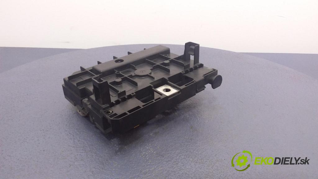 Peugeot Partner 2010 skříňka Pojistky 9666700480