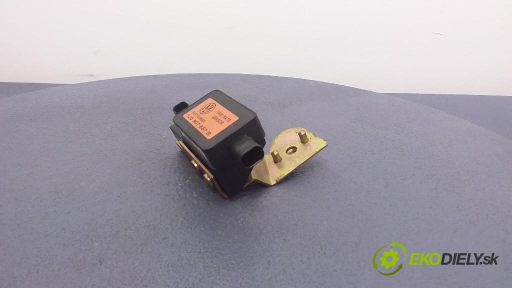 Volkswagen Golf 2001 snímač ESP. 1J0907657B