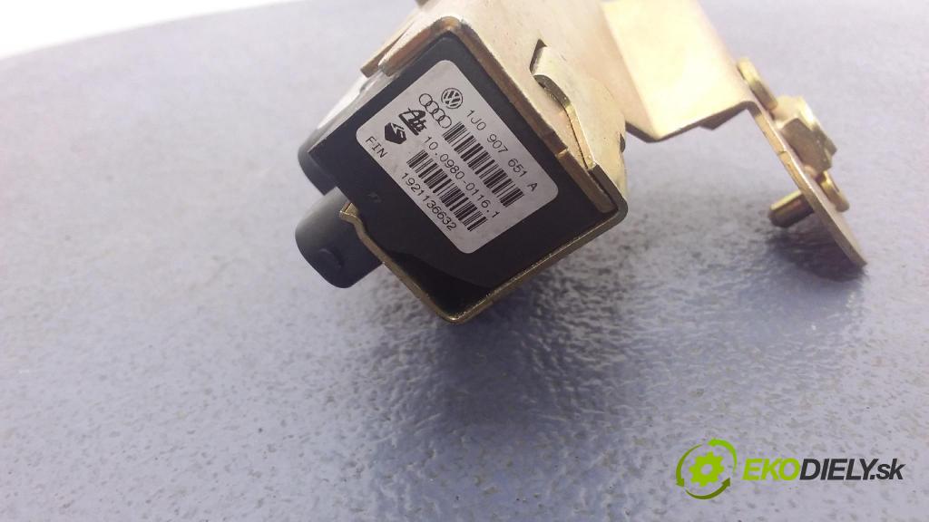 Volkswagen Golf 2001 snímač ESP 1J0907657B