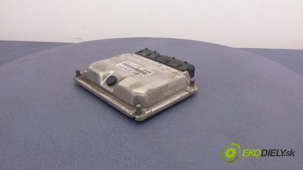 Volkswagen Golf 2001 řídící jednotka Motor: 038906019CR