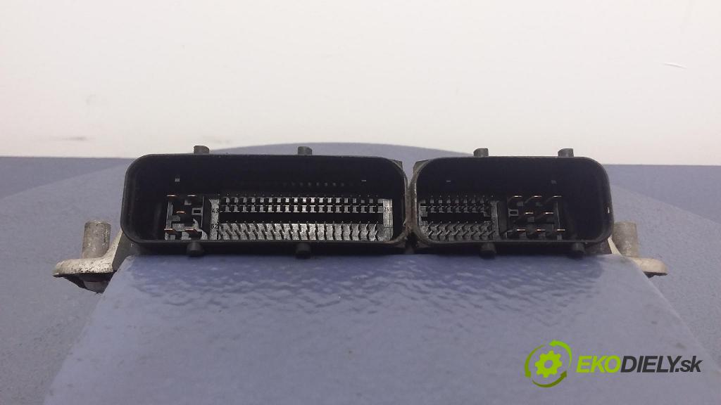 Volkswagen Golf 2001 řídící jednotka Motor: 038906019CR