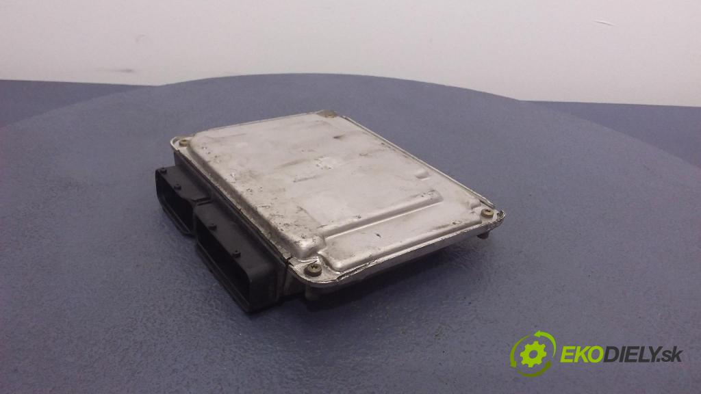 Volkswagen Golf 2001 řídící jednotka Motor: 038906019CR