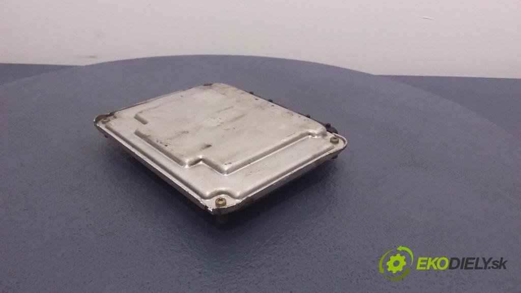 Volkswagen Golf 2001 řídící jednotka Motor: 038906019CR