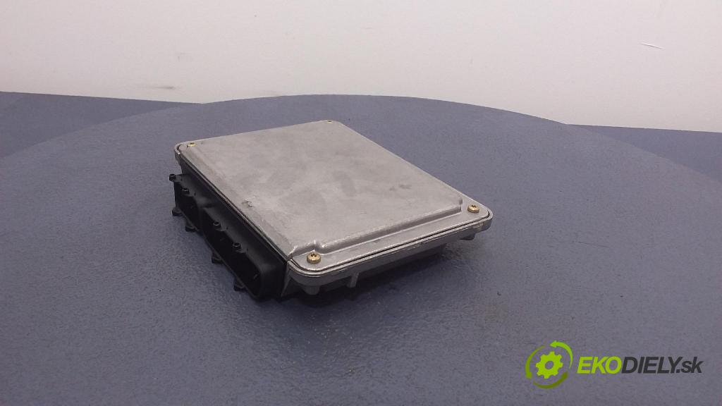 Audi A6 1998 řídící jednotka Motor: 038906018DG