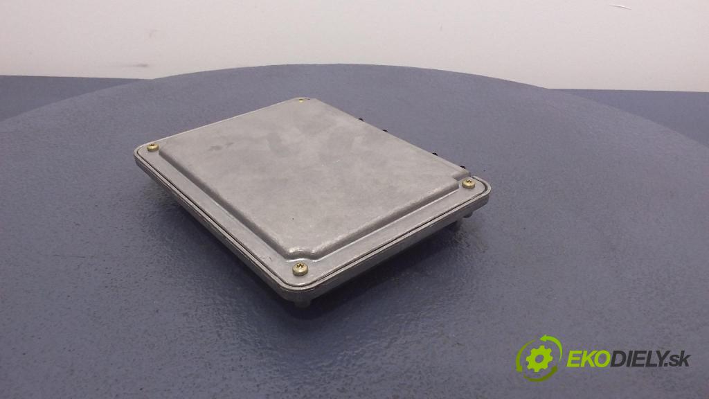 Audi A6 1998 řídící jednotka Motor: 038906018DG