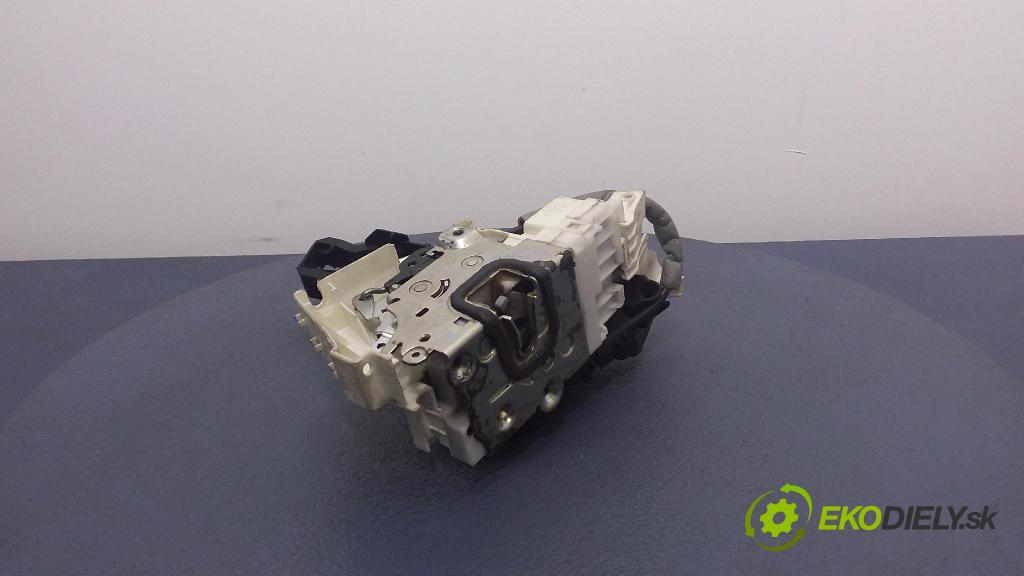 Mercedes A-klasa 2006 zámek dveře před v pravo: 1697202835