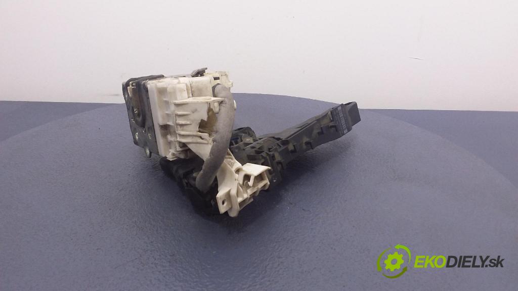 Mercedes A-klasa 2006 zámek dveře před v pravo: 1697202835