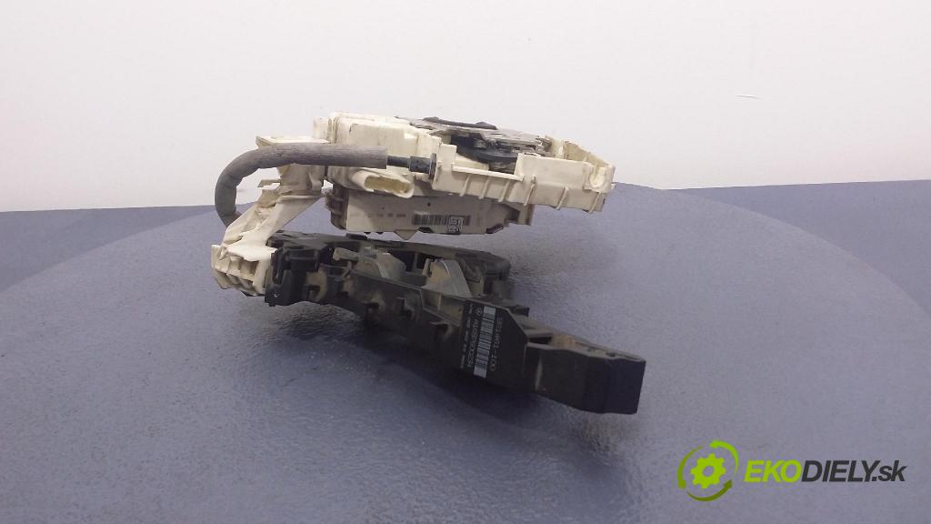 Mercedes A-klasa 2006 zámek dveře před v pravo: 1697202835