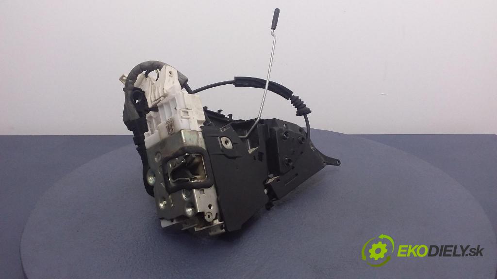 Mercedes A-klasa 2006 zámek dveře před Levý: 1697202535