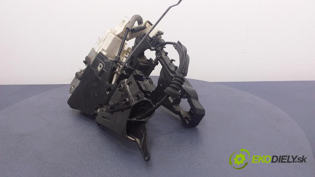 Mercedes A-klasa 2006 zámek dveře před Levý: 1697202535