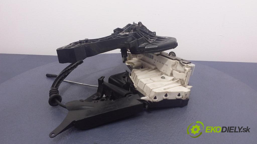 Mercedes A-klasa 2006 zámek dveře před Levý: 1697202535