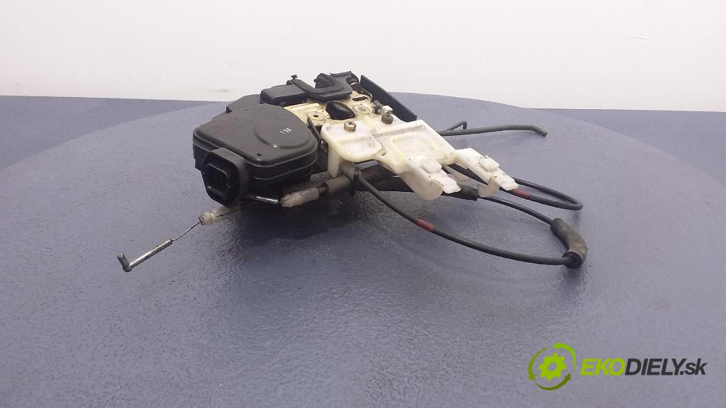 Hyundai Santa fe 2001 zámok dvere Predné Vľavo: 01