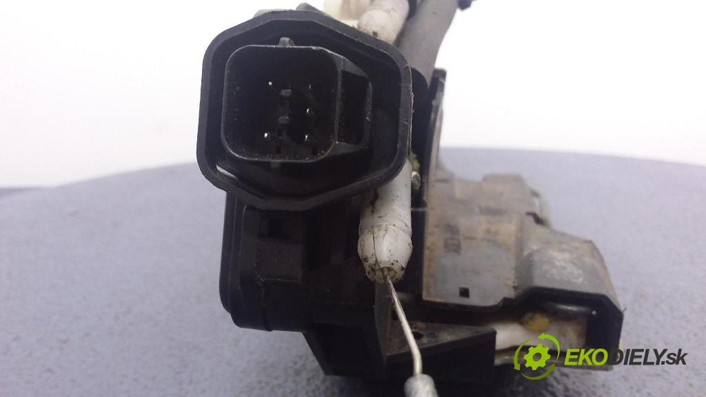 Hyundai Santa fe 2001 zámok dvere Predné Vľavo: 01