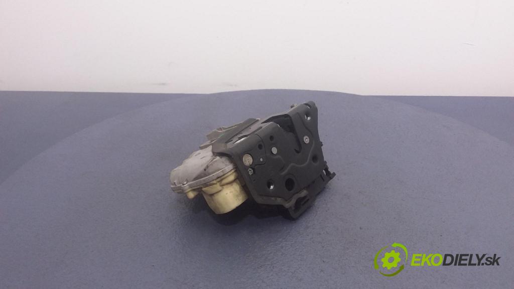 Volkswagen Passat 2008 zámok dvere Predné Vľavo: 3C1837015B