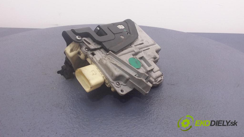 Volkswagen Passat 2008 zámok dvere Predné Vľavo: 3C1837015B