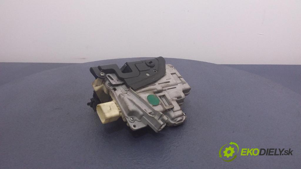 Volkswagen Passat 2008 zámok dvere zad Vľavo: 3C4839015B