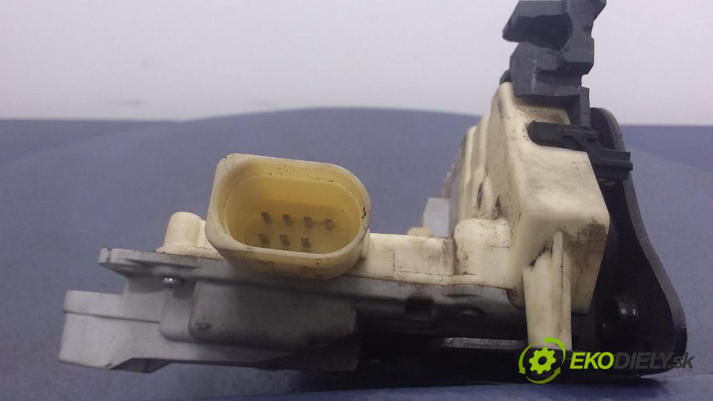 Volkswagen Passat 2008 zámok dvere zad Vľavo: 3C4839015B